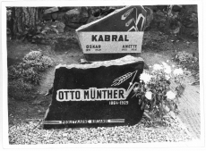 Otto Münther i, Oskar ja Anette hauakivid Uudeküla kalmistul