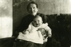 Albert Kivikase ema Ann ja poeg Tiit