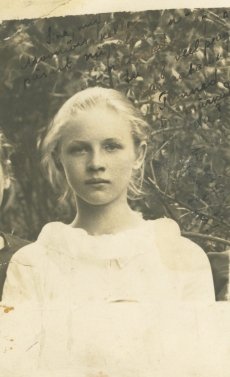 Hendrik Adamsoni lemmikõpilane Alide Amandus (Mooniõis) 1924. a