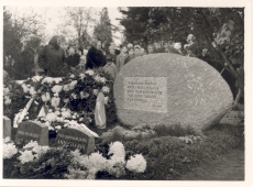 Anna Haava mälestuskivi avamine Tartu Raadi kalmistul.