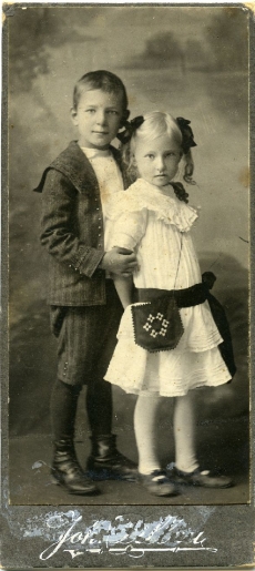 Aleksander Aspel koos õega lastena