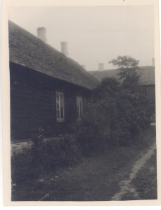 Väike-Maarja kihelkonnakool Jakob Tamme töötoa aknast (vaade lõuna poolt)