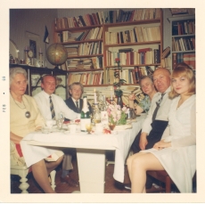 Johannes Aavik, Paul Aavik, Silvia Aavik jt Johannese raamatukogus suvel 1968