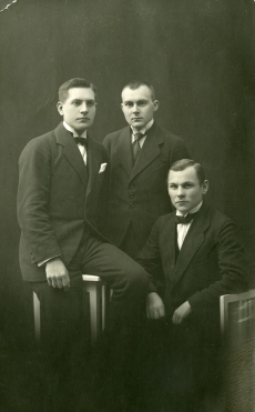 Alfred Koort, Jaan Taklaja  ja Albert Kivikas 4. dets. 1921. a. Tartus