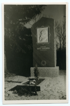 Ants Laikmaa hauakivi Taeblas (graniit, 1956) 