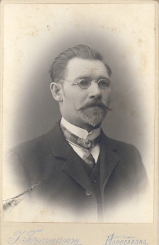 Jakob Liiv, Avisepa kooliõpetaja, kirjanik