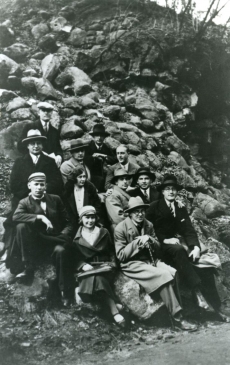 Uku Masing (ees keskel) grupifotol 5. mail 1931. a