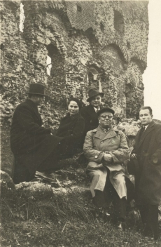 Hendrik Adamson grupipildil (par. 2.) Viljandi lossivaremates 10.11.1935