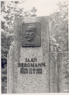 J. Bergmann'i hauasammas Paistus