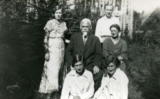 Ants Oras (taga paremal) ja Ado Lüüsi perekond