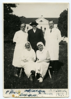 Ants Laikmaa arstide ja med.õdedega 1935