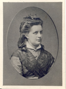Lydia Koidula Strasbouris, 1877