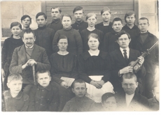 E. Enno Varbla algkooli õpetajate ja õpilastega
