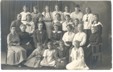 E. Enno Haapsalu Saksa algkooli õpetajate ja õpilastega, 1921