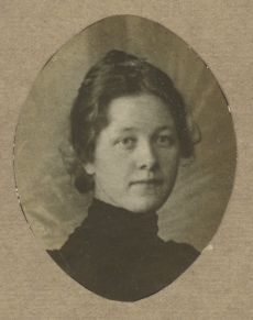 Marie Under 1906. a. Tallinnas