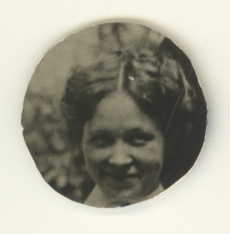 Marie Under Moskva-perioodil (väljavõte grupifotost)[1906]