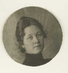 Marie Under Tallinnas 1906. a.