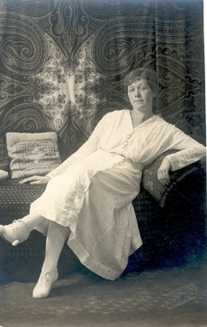 Marie Under, 1917 kevadel Tallinnas