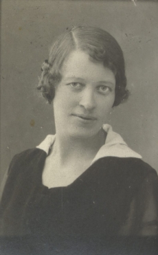 Marie Underi õde Berta Under 1919. a.