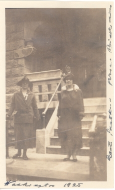 Aino Kallas tundmatuga Washingtonis 1925. a