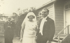 Oskar Kallas, Laine Kallas ja Jaan Poska (jun.) viimaste pulmapäeval 1924. a