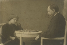 Oskar Kallas poeg Suleviga kabet mängimas