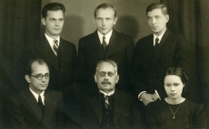 Akadeemilise Kirjandusühingu juhatus 1938. a. I rida vas. : Mart Lepik, Gustav Suits, Aino Undla; II rida: Rudolf Põldmäe, Eduard Laugaste, Aleksander Aspel.