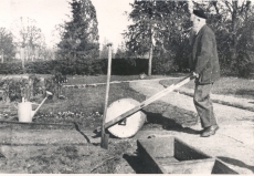 Ernst Peterson-Särgava aiatööl Pirita Kosel, 1933