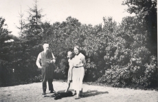 Ernst Peterson-Särgava Pirita Kose spordiplatsil [ja  Anna ja Salme Solba'd], suvi 1932