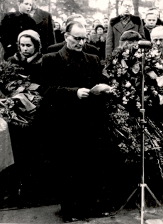 Ernst Peterson-Särgava matus Metsakalmistul, ENKL esimehe asetäitja P. Rummo hüvastijätt,  16. IV 1958 