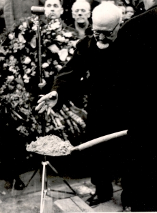 Ernst Peterson-Särgava matus Metsakalmistul, Ado Särgava haua juures,  16. IV 1958