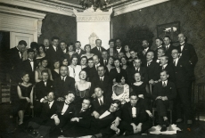 "Veljesto" 1920. aaastate II poolel. Albert Kivikas II reas par. 1. toolil istumas 