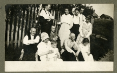 Hans Pöögelmann grupifotol (taga vasakul)