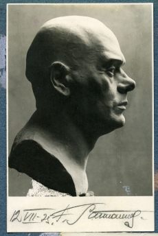 Aleksander Tassa büst. F. Sannamees 1925