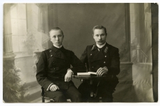 Rudolf Reiman (vasakul) tundmatuga 1913. a. 