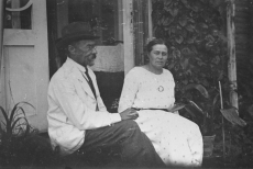 August Kitzberg abikaasaga