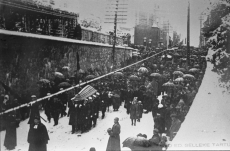 August Kitzbergi matuserong Vanemuise tänaval 1927. a