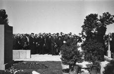 August Kitzbergi hauasamba avamine. Kõneleb Fr. Tuglas