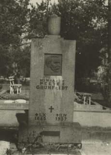 Peeter Grünfeldti haud Tallinnas Hiiu kalmistul