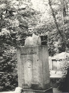 August Kitzbergi hauasammas Tartus