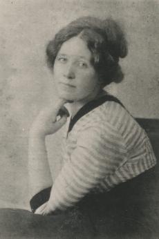 Marie Under 1912. a.