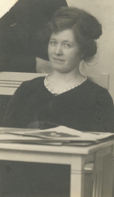 Marie Under [1912]