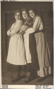 A. Kitzbergi "Püve talus" "Estonias" 1926. Marta Niilus, Meta Luts ja Salme Peetson