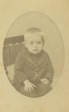 Artur Adson lapsena (u. 3-aastasena)