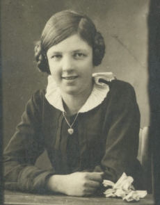 Hedda Hacker lapsena 1919. a.