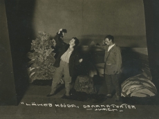 A. Adsoni "Läheb mööda" Eesti Draamateatris 1923. a. M. Möldre ja R. Klein