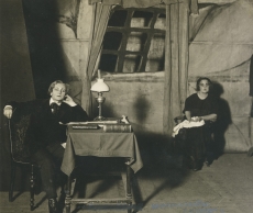 A. Adsoni "Läheb mööda" Eesti Draamateatris 1923. a. VI pilt.  R. Klein ja L. Reimann