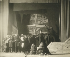 A. Adsoni "Läheb mööda" Eesti Draamateatris 1923. Stseen lavastusest