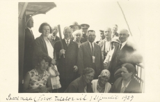 Johanna Kitzberg (keskel) jt Saaremaal Sõrves 21. 07.1929