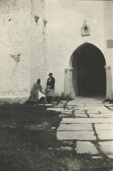 Johanna ja Silvia Kitzberg Saaremaal Kaarmal 1931. a suvel